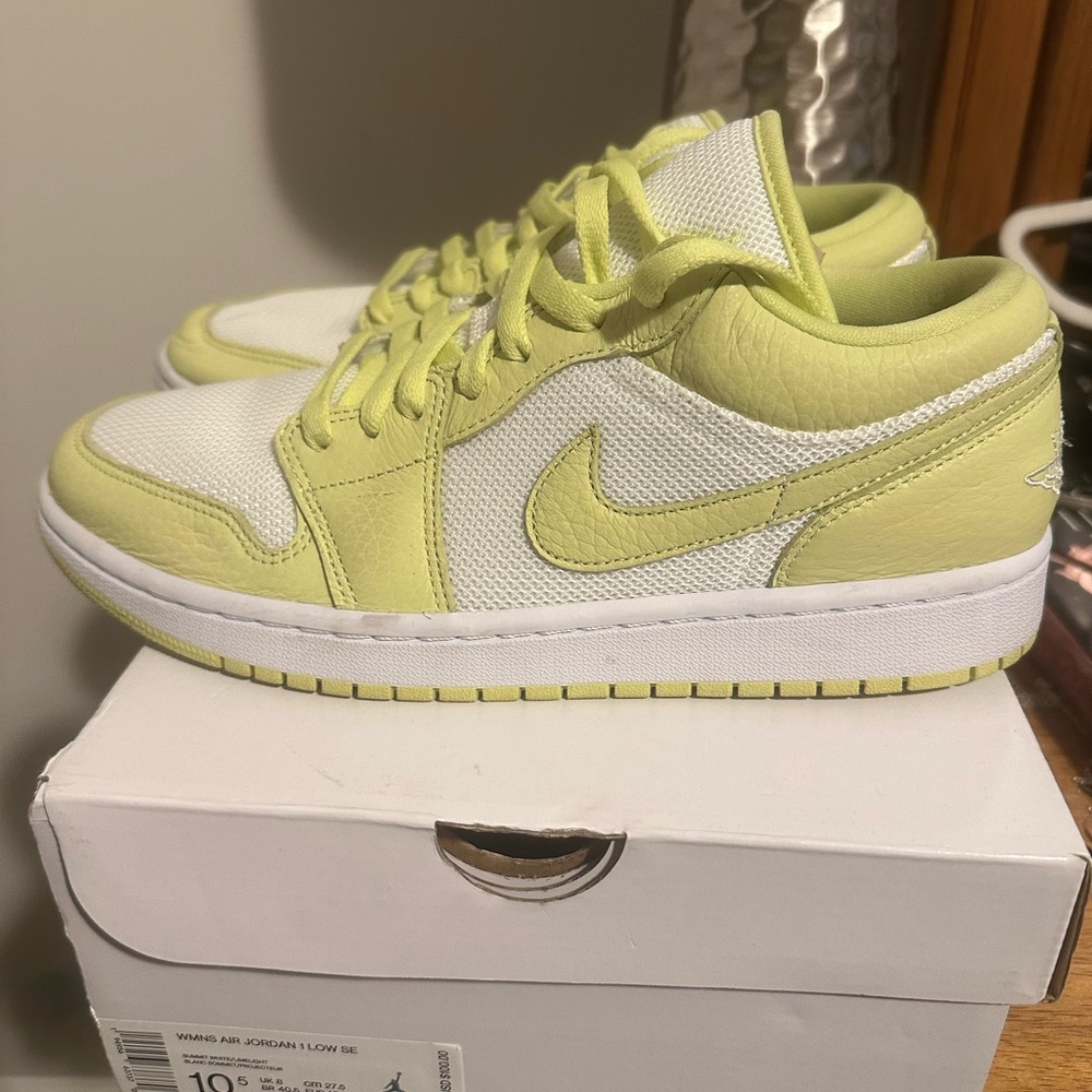 Gently Worn Women’s Air Jordan 1 Low SE